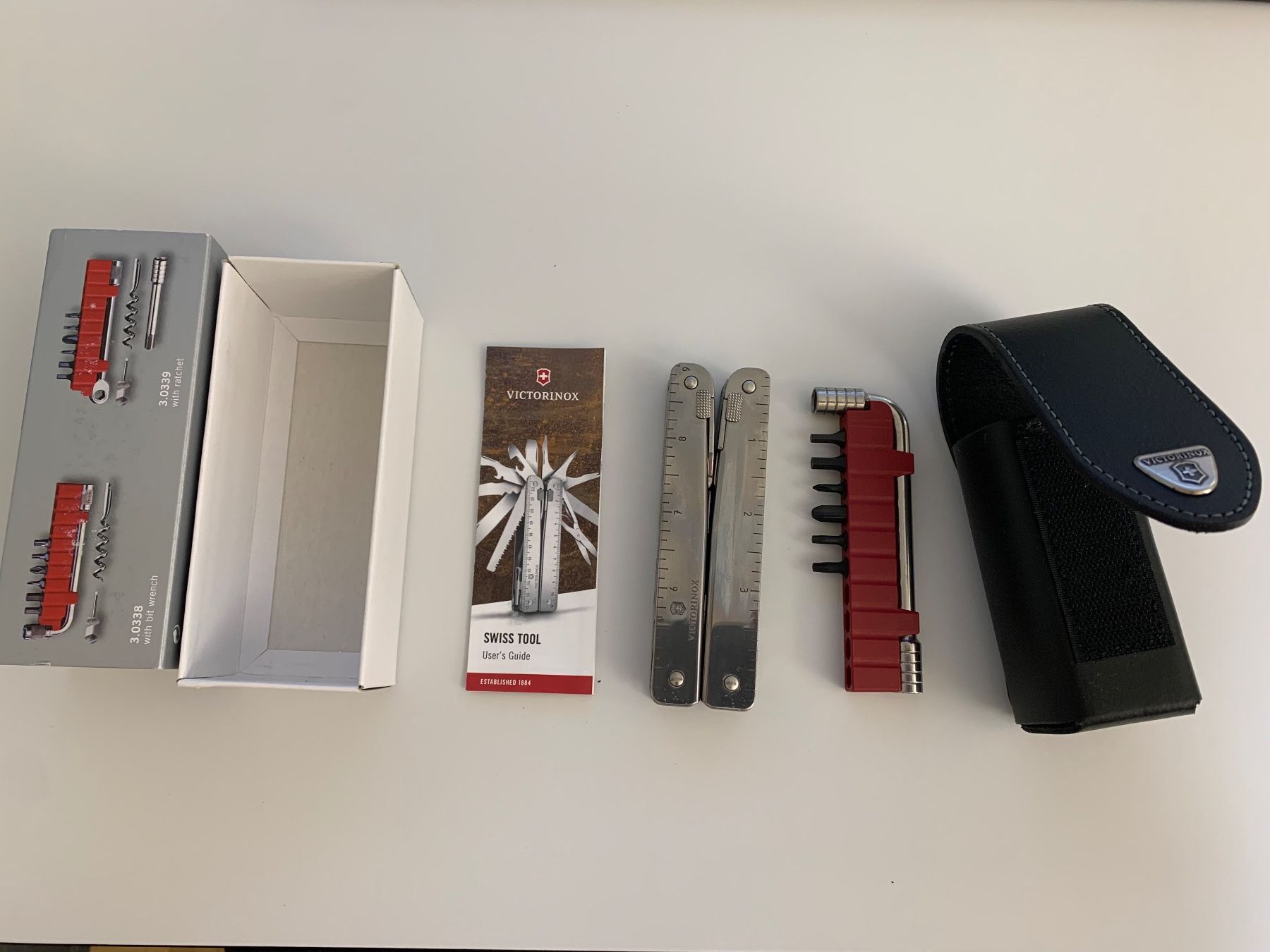 Victorinox Coltelli tascabile: Victorinox Swiss Tool Plus Multifunktionsmesser Neu – Nuovo (secondo la descrizione) da Goldau venduto da WatchDealer1 1