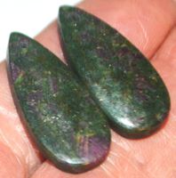 Cabochon Set gelocht L-6818 – 1 Paar Rubin Fuchsit – je ca.