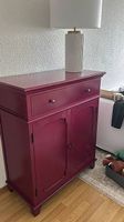 Kommode in Aubergine-Bordeaux Lack