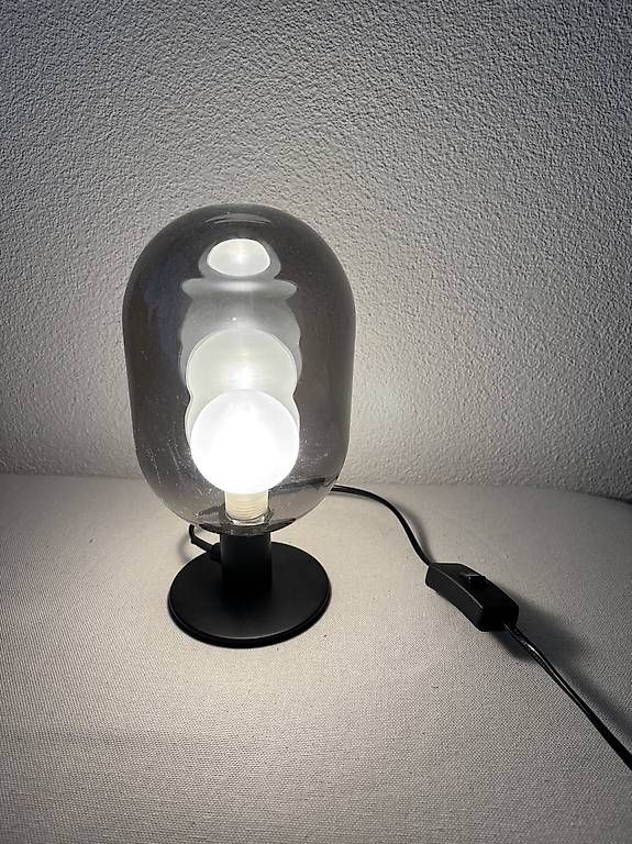 Lampade: Moderne Tischlampe – Usato da Schleinikon venduto da vik_8v2w