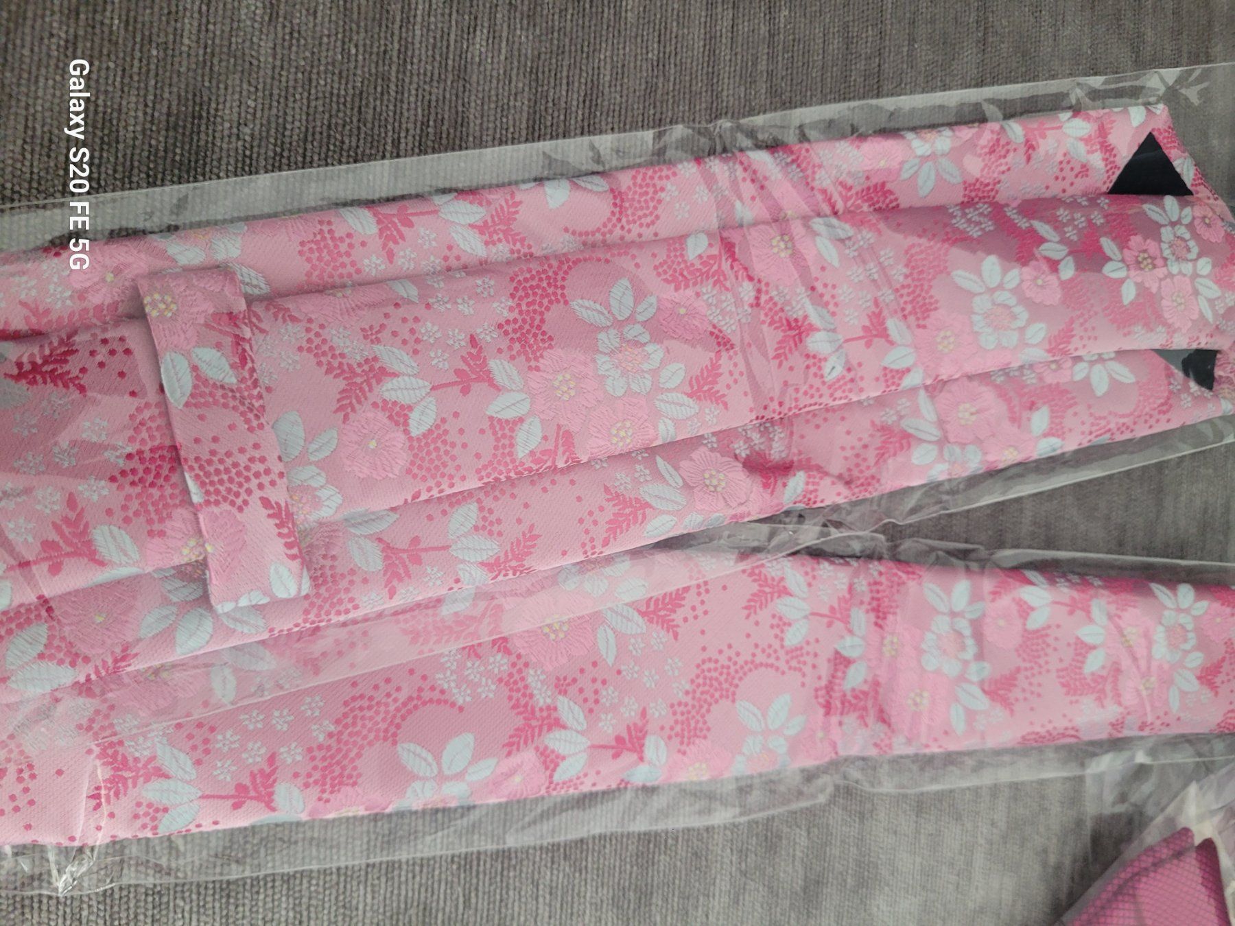Krawatten: Pinke Krawatte mit Blumenmuster, neu & originalverpackt – Neu (gemäss Beschreibung) aus Bassersdorf von arkais 1