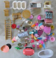 Barbie und diverse Küchenutensilien