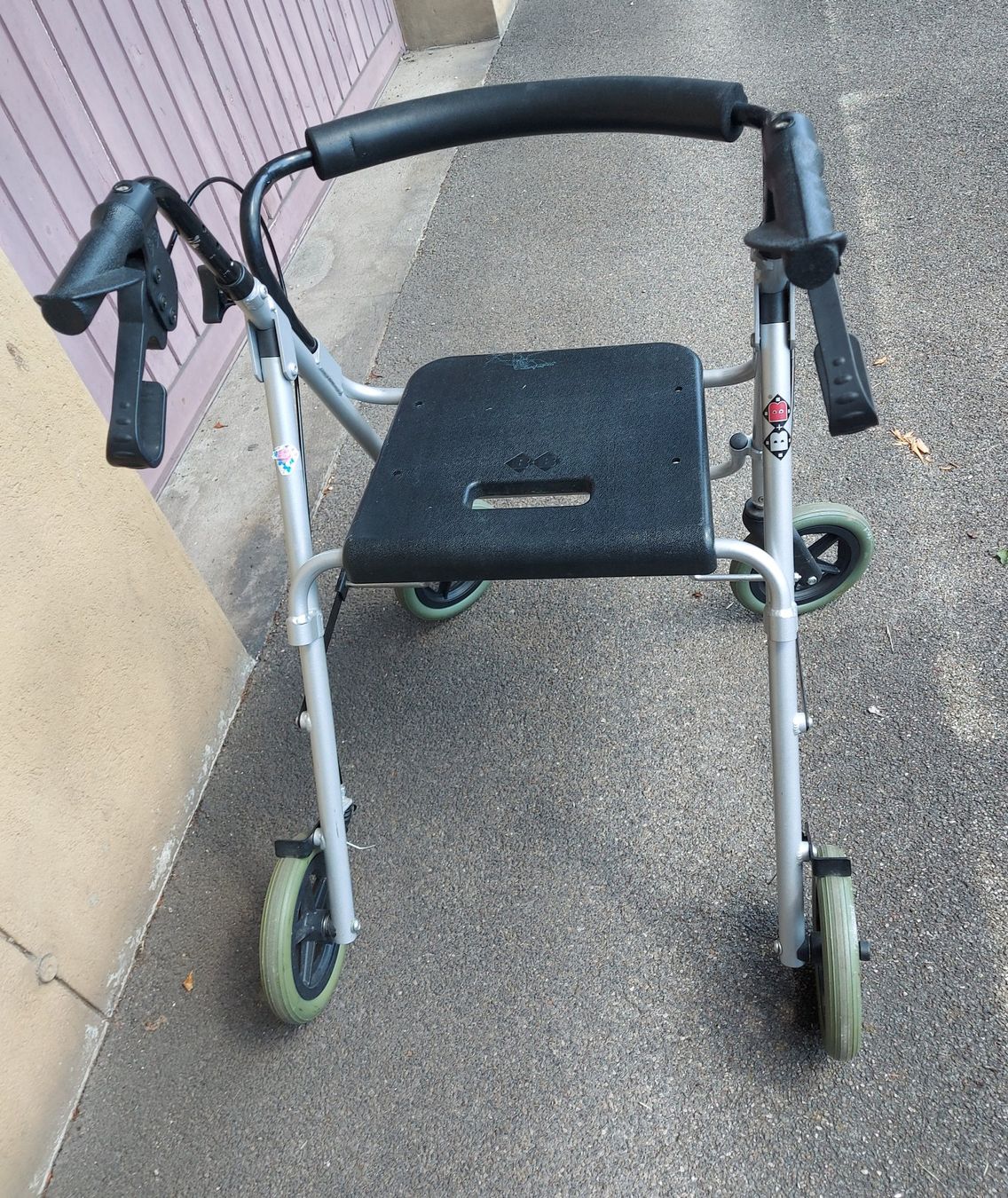 Ausili per la deambulazione: Rollator – Usato da Wallisellen venduto da Allivia 1