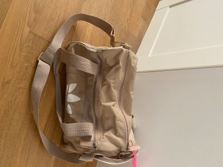 Sac de sport Adidas rose beige bon état