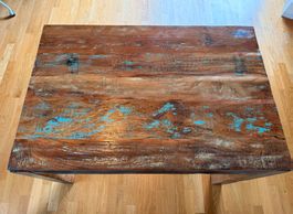 Rustikaler Vintage-Holztisch mit einzigartiger Patina
