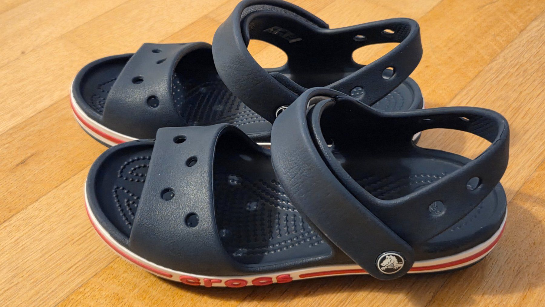 Crocs Scarpe per ragazzi: Crocs Kinder Sandale Grösse C13 30/31 – Usato da Uitikon Waldegg venduto da UitiZH 1