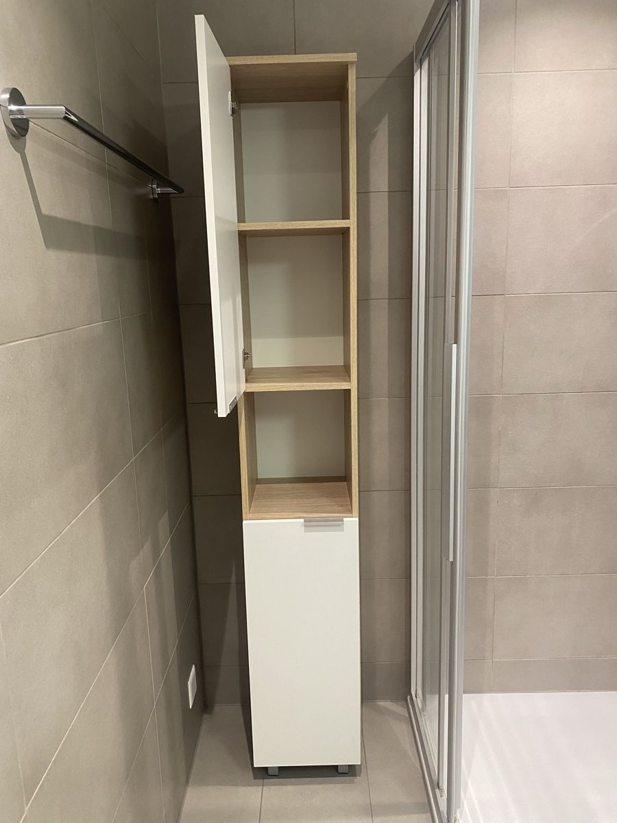 Armoires: Badezimmerschrank (weiss/Holzspan) – D'occasion à Zug par shoppingqueen10 1