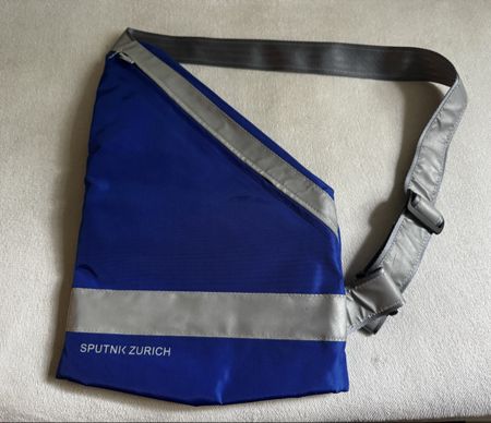 Tasche Sputnik Zürich blau mit Reflektoren Umhängetasche