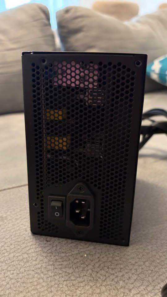 Thermaltake Componenti elettronici: PSU Thermaltake PC 700w – Usato da Fribourg venduto da AlexSantos 4