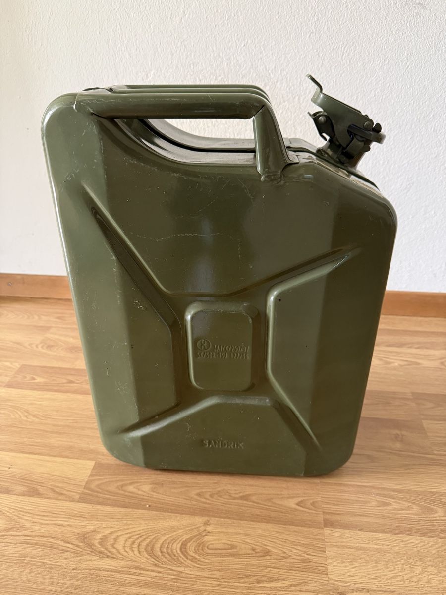 Schweizer Armee Benzinkanister: Benzinkanister – Gebraucht aus Grenchen von Bastet007 2