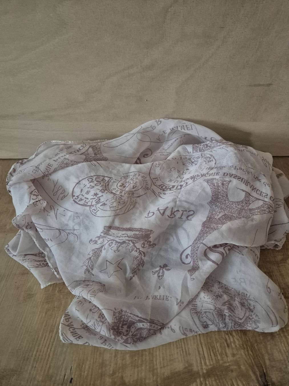 Foulards, Tücher & Schals: Paris Schal, leicht und luftig für den Sommer, – Gebraucht aus Wichtrach von kne_62tl