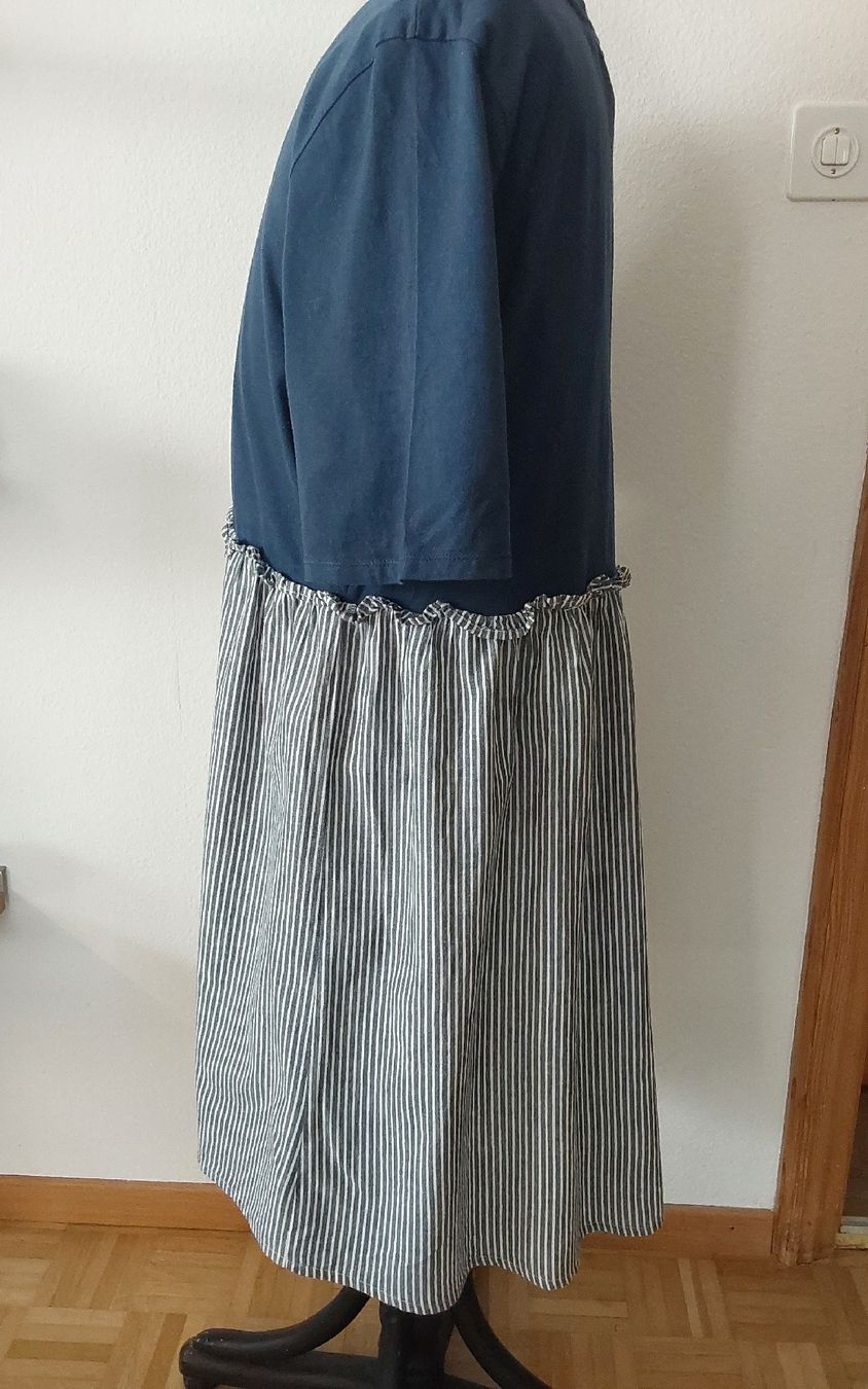 Vestiti: Kleid Junarose 46-48 blau – Nuovo (secondo la descrizione) da Köniz venduto da scopello12 2