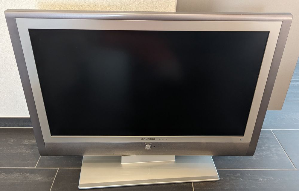 Grundig Lenaro 37 LXW 94-8640 FHD Fernseher/TV (Defekt) in Würenlos für ...