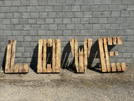 LOVE Buchstaben aus Paletten