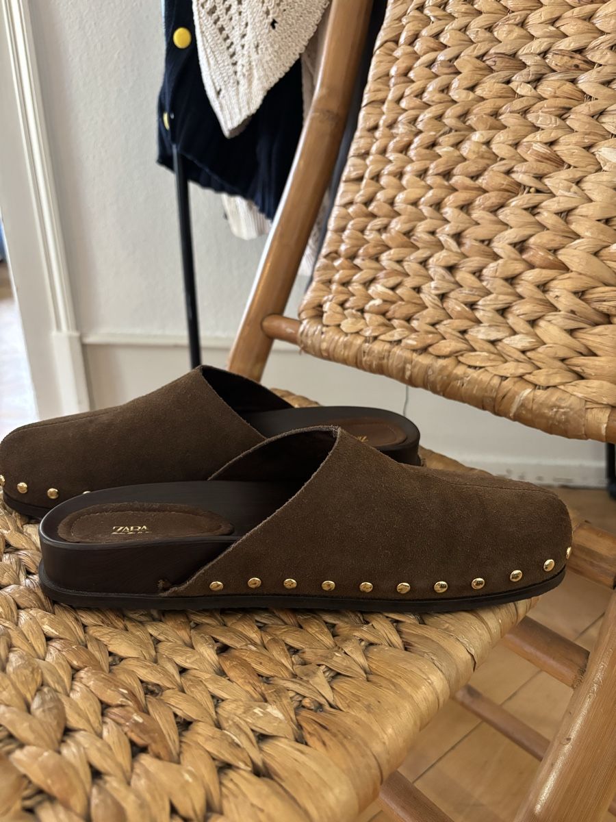 Scarpe da donna: Lederclogs mit Nieten, Zara (40) – Nuovo (secondo la descrizione) da Bern venduto da Charlot19 4