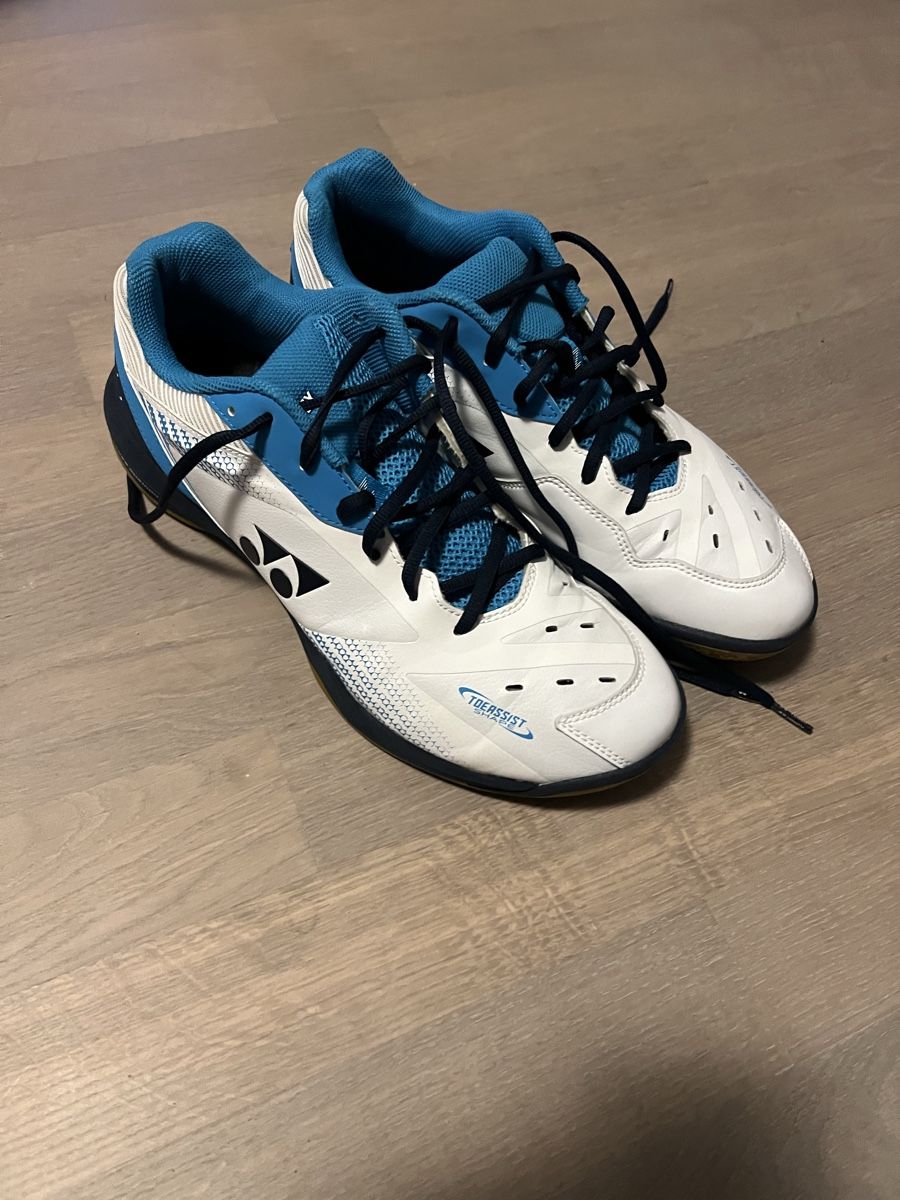 Yonex Chaussures hommes: Chaussures Yonex – D'occasion à Cottens FR par piotrivitch 1
