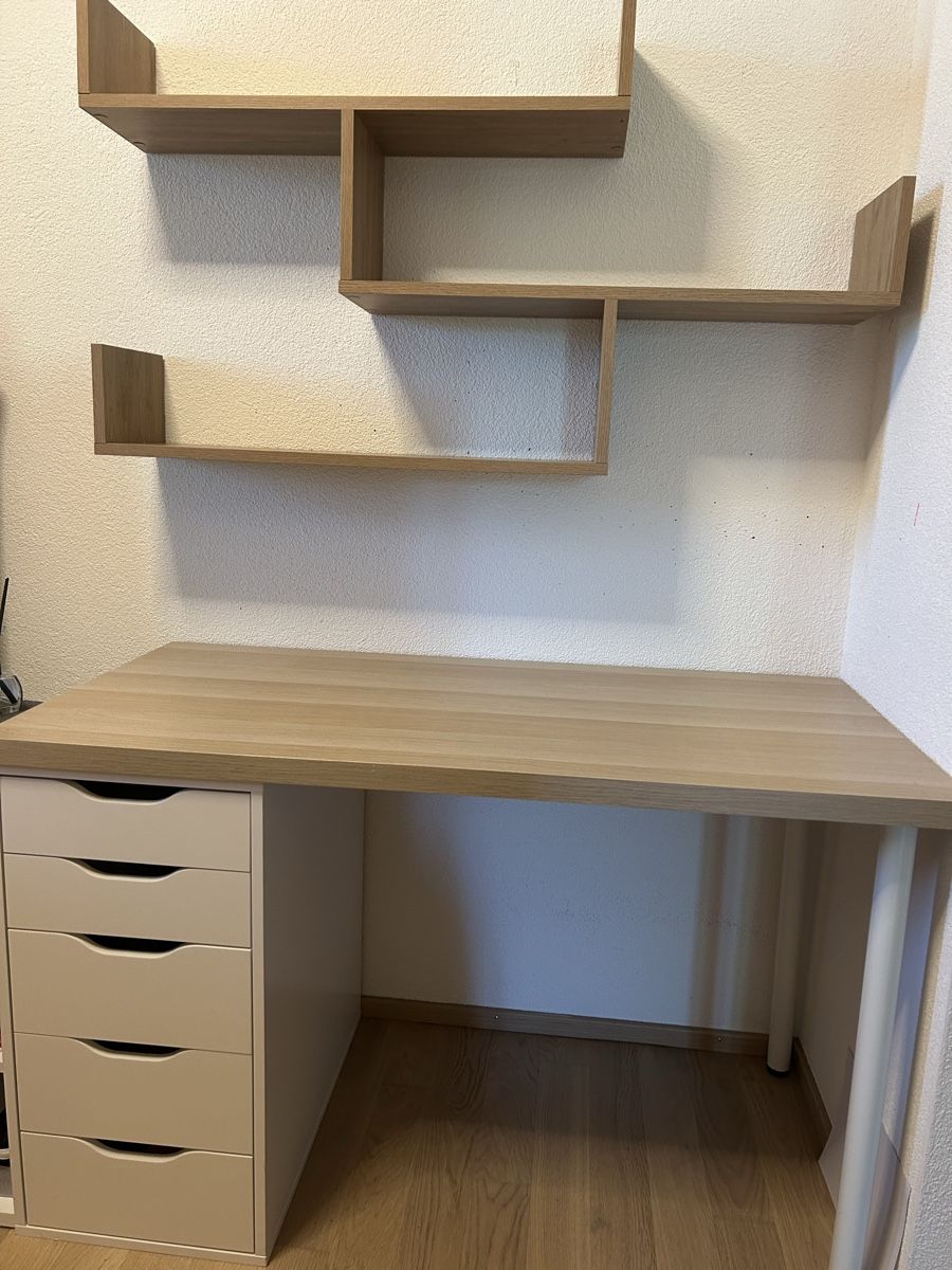 Scrivanie: Schreibtisch mit Wandregal holz – Usato da Nänikon venduto da GibsonMarshall