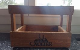 Étagère en bois avec logo Brasserie Caulier