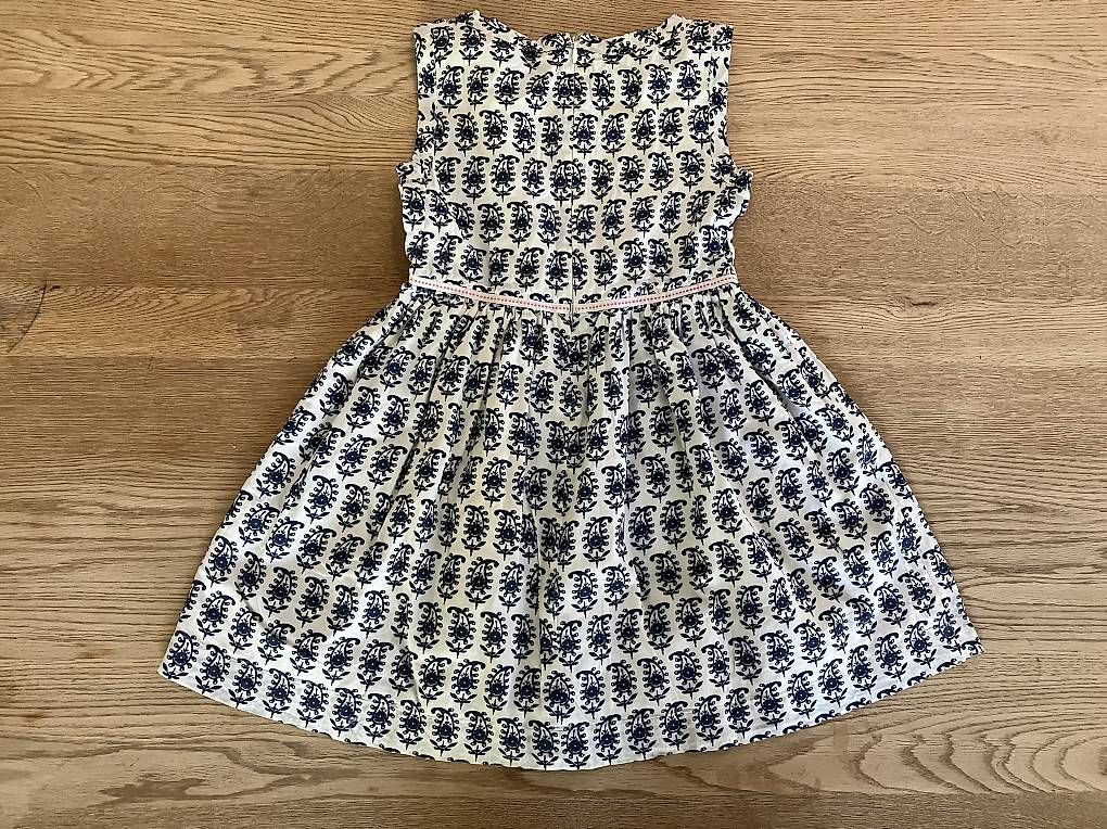 Kleider & Röcke: Robe Sfera collection 6-7ans – Gebraucht aus Vandoeuvres von ann_lq5h 1