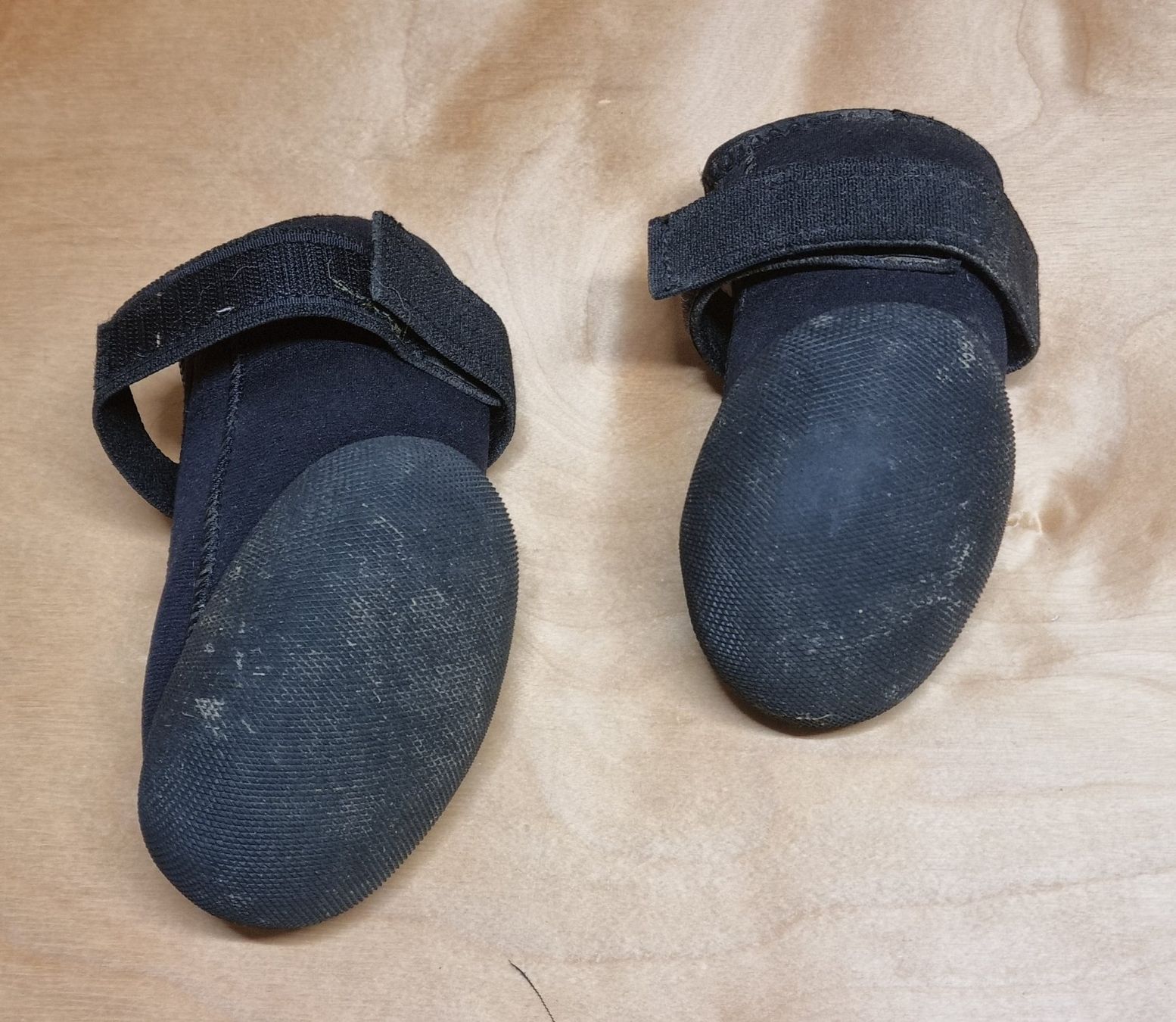 Abbigliamento: Sabro Hundeschuhe Gr. 12 + Gr.14 – Usato da Basadingen venduto da NekoBricks 1