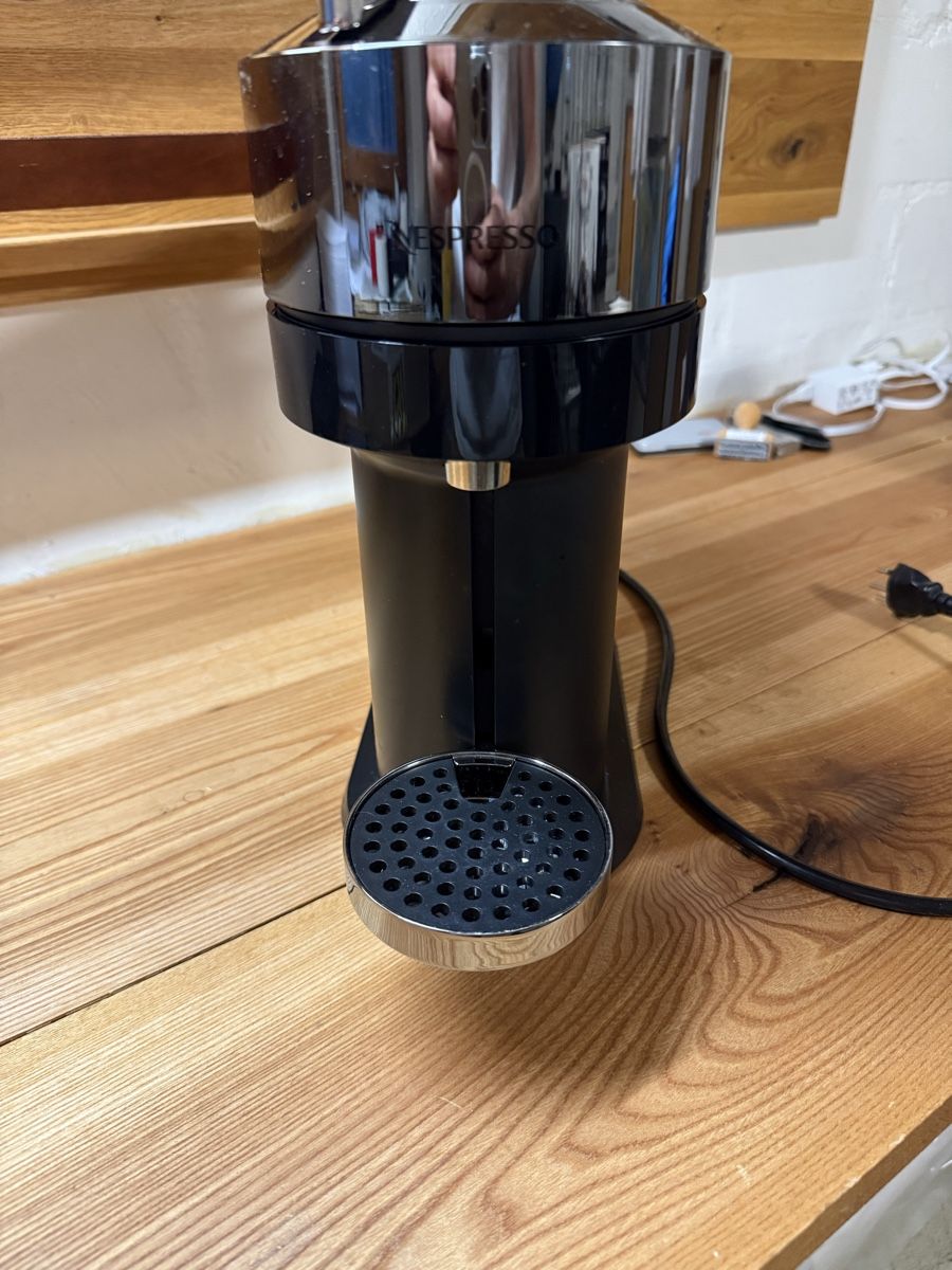 Nespresso Macchine per caffè & Macchine per espresso: Nespresso Vertuo Next Deluxe – Usato da Goldingen venduto da Thomas.Perrin 1