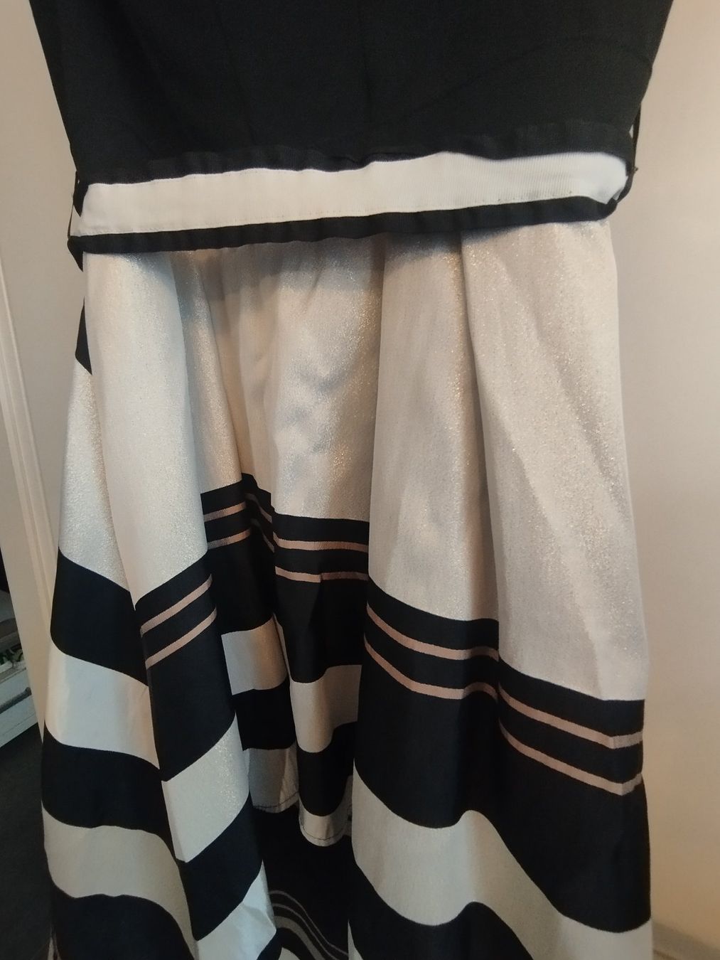 Vestiti: Robe d'été rayée noire et dorée - TailleXL, chic! – Usato da Mannens venduto da cla_2g6t 2