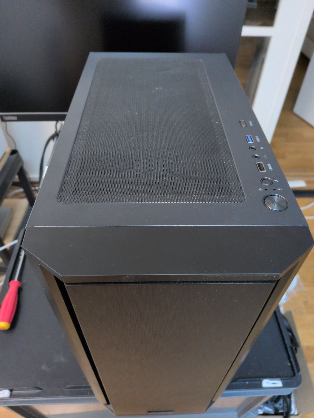 Amd PC: 16 Core Workstation mit AMD 8945HX CPU und 64GB DDR5 RAM – Nuovo (secondo la descrizione) da Richterswil venduto da KarstenL680