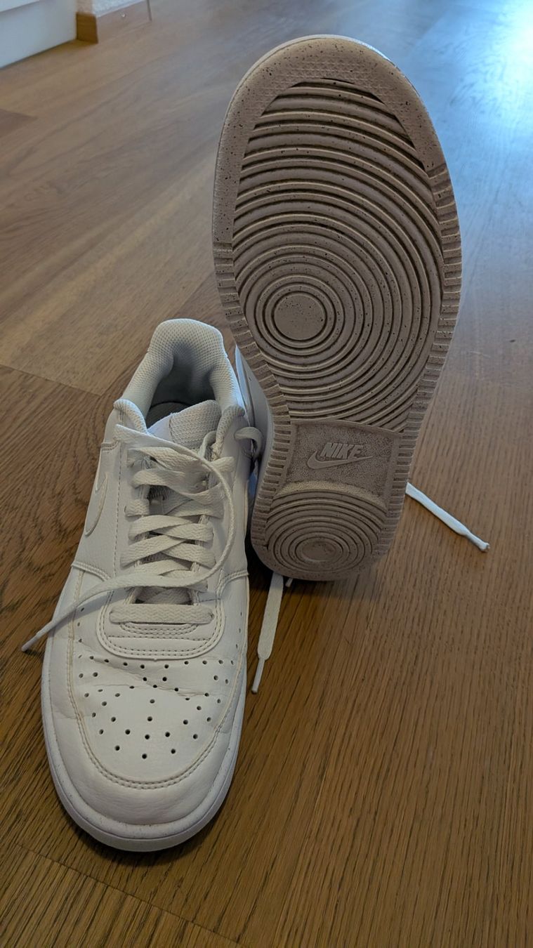 Nike Chaussures hommes: Nike Sneaker weiss 42 – D'occasion à Oberriet SG par Ferdinand83 2