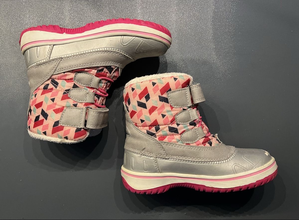 Chaussures filles: Mädchen Winterstiefel/-schuhe Gr. 28 – D'occasion à Kirchberg BE par qualle01 2