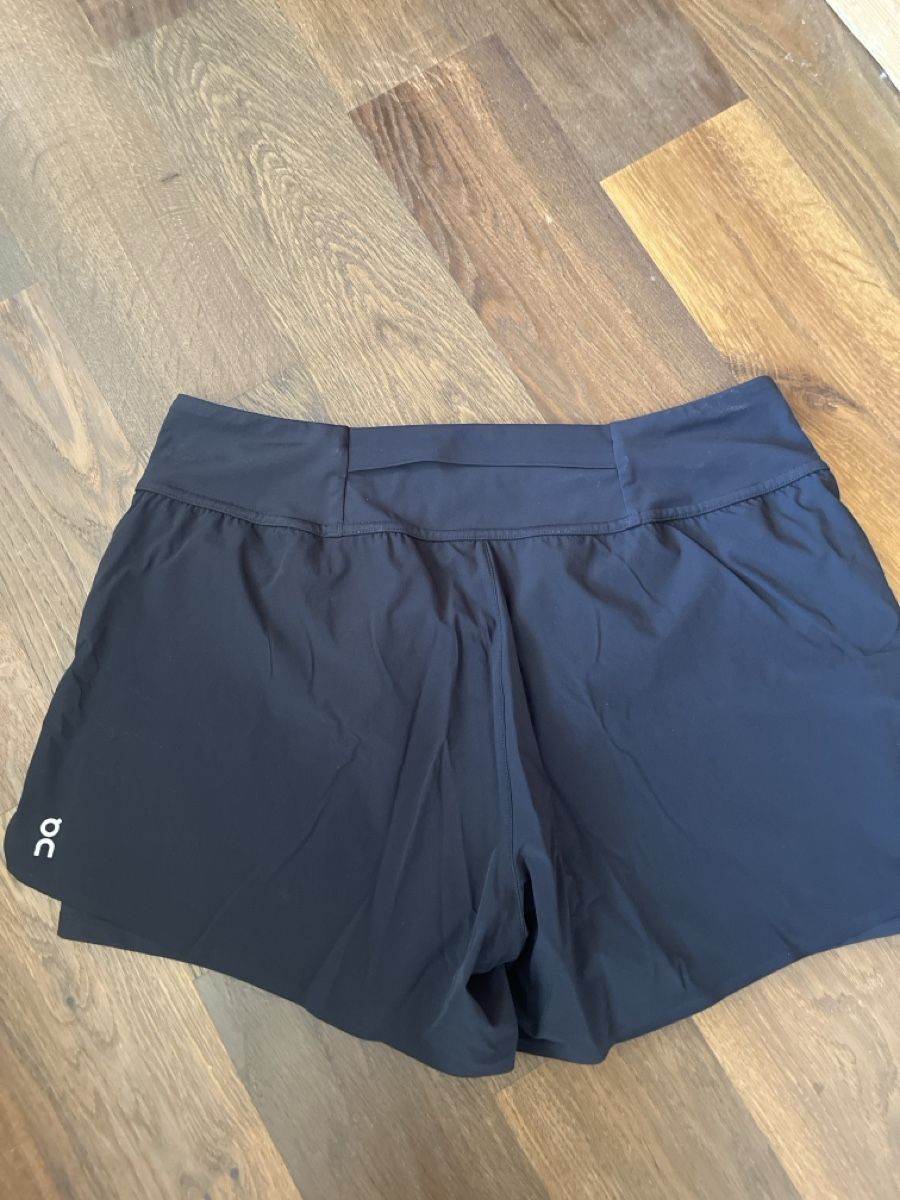 Hosen: On kurze Jogginghose mit Innenbein – Neu (gemäss Beschreibung) aus Winterthur von eb91 1