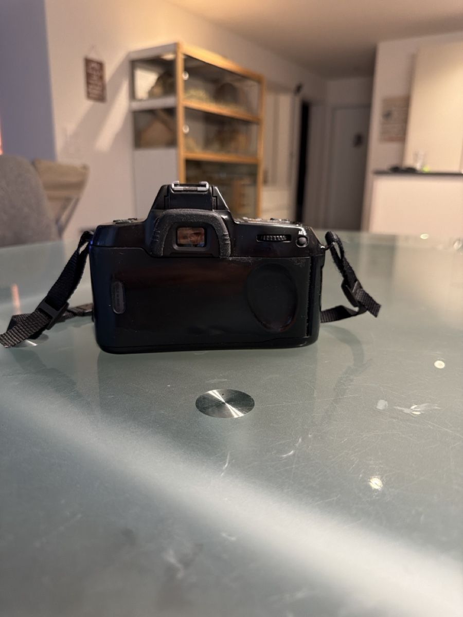 Nikon Kamera: Nikon F70 Spiegelreflexkamera mit Gurt  – Gebraucht aus Sumiswald von Katja-Yves 2