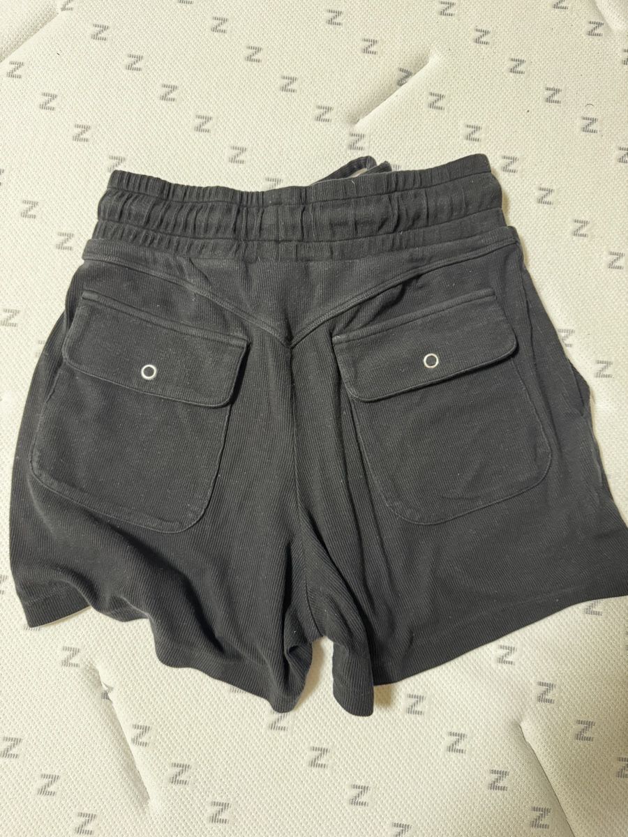 Pantaloni: Bombshell short size M – Usato da Luzern venduto da fiona.1013 2