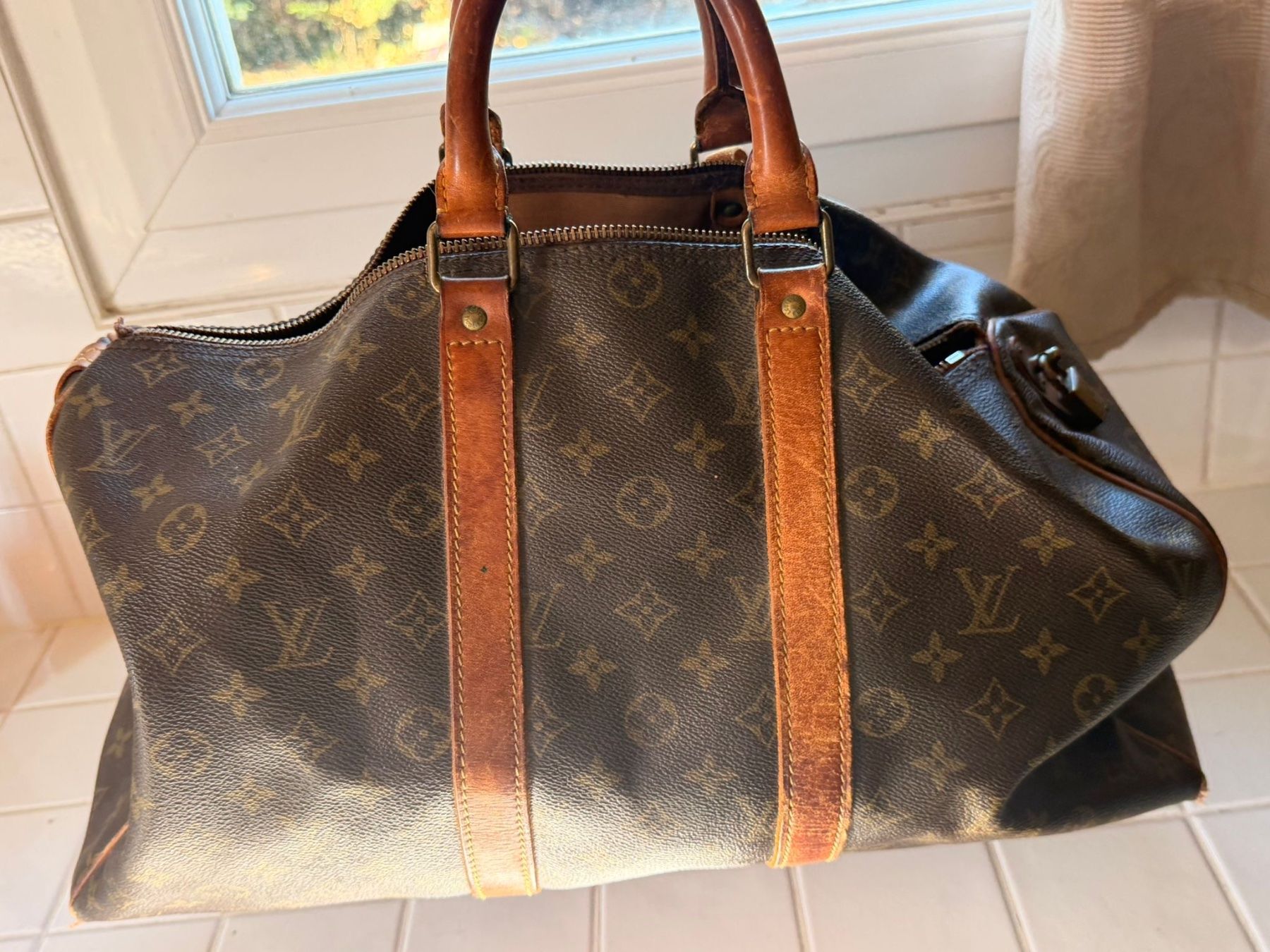 Louis Vuitton Reisekoffer: Sac de voyage Louis Vuitton – Defekt aus Yvonand von Jojo777