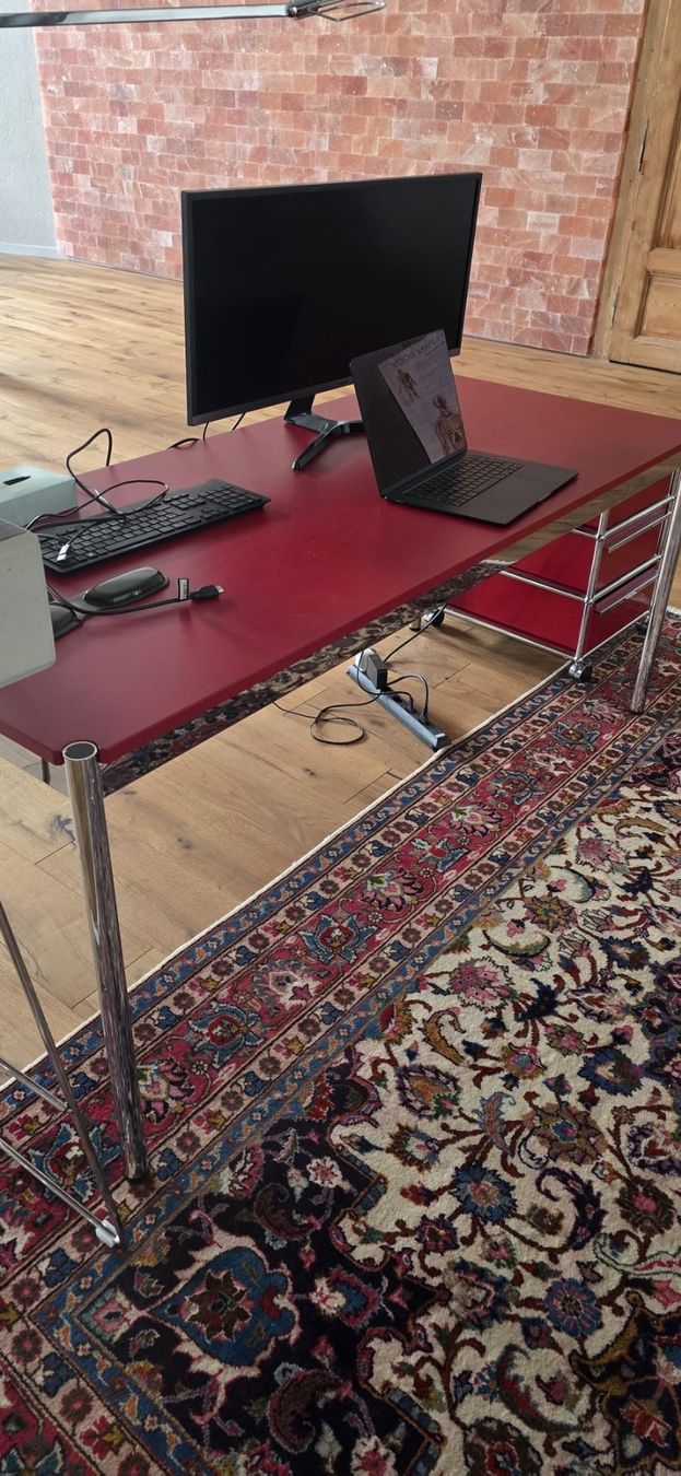 USM Scrivanie: Schreibtisch USM Haller rot – Usato da Freienbach venduto da len_qsh5