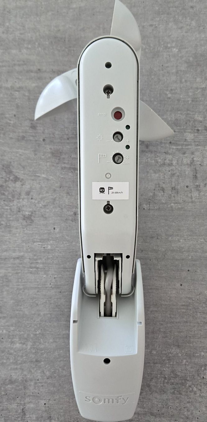 Somfy Tende da sole: Somfy Soliris io Wind/Sonnen-Sensor 230V mit Regenoption – Usato da Studen BE venduto da Moore 1