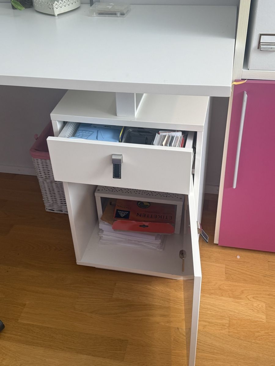 Bureaux: Bureau + Chaise de bureau  – Neuf (Voir description) à Chêne-Bougeries par nee_f2v7 2