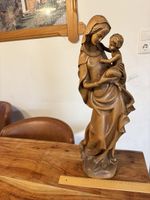 Alte Heiligenfigur, Madonna mit Kind handgeschnitzte Massiv