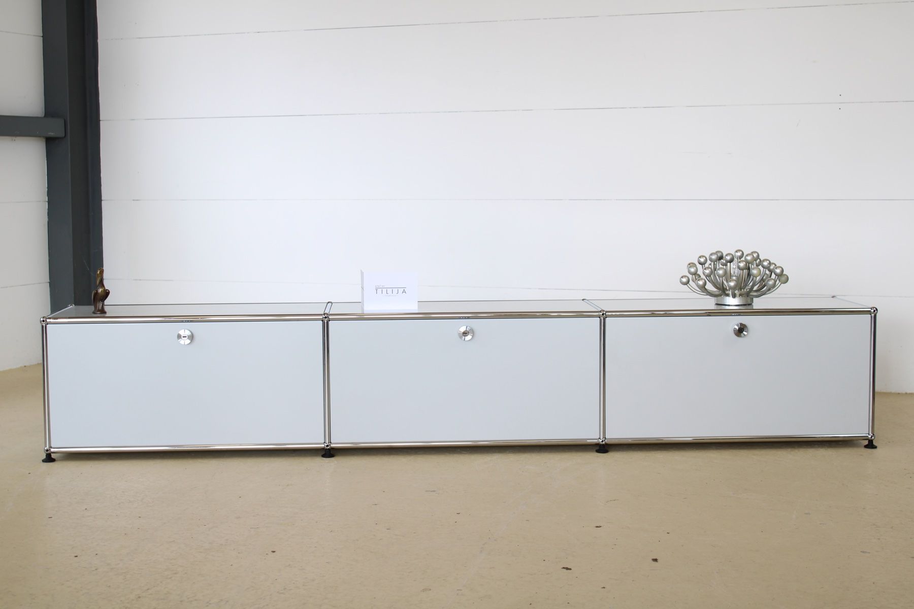 USM Cassettiere: USM Lowboard  Lichtgrau – Usato da Meinisberg venduto da atelier_TILIJA 2