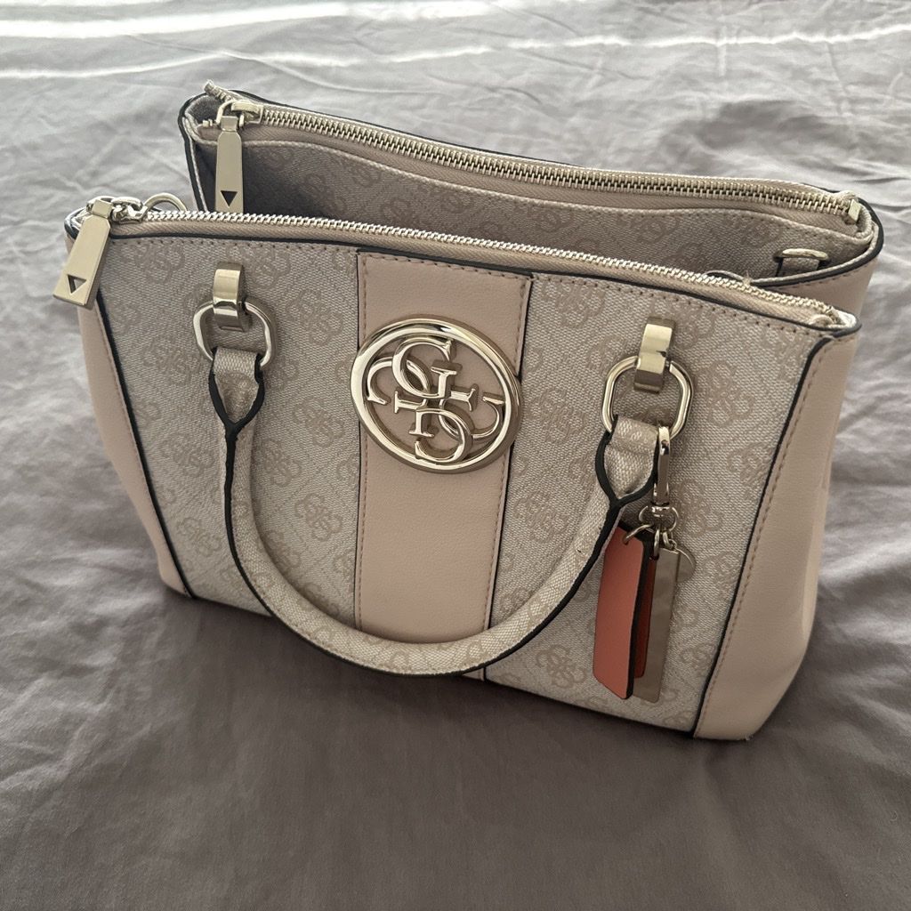 Guess Borse da donna: GUESS Handbag – Nuovo (secondo la descrizione) da Dulliken venduto da alb_k8v7 1