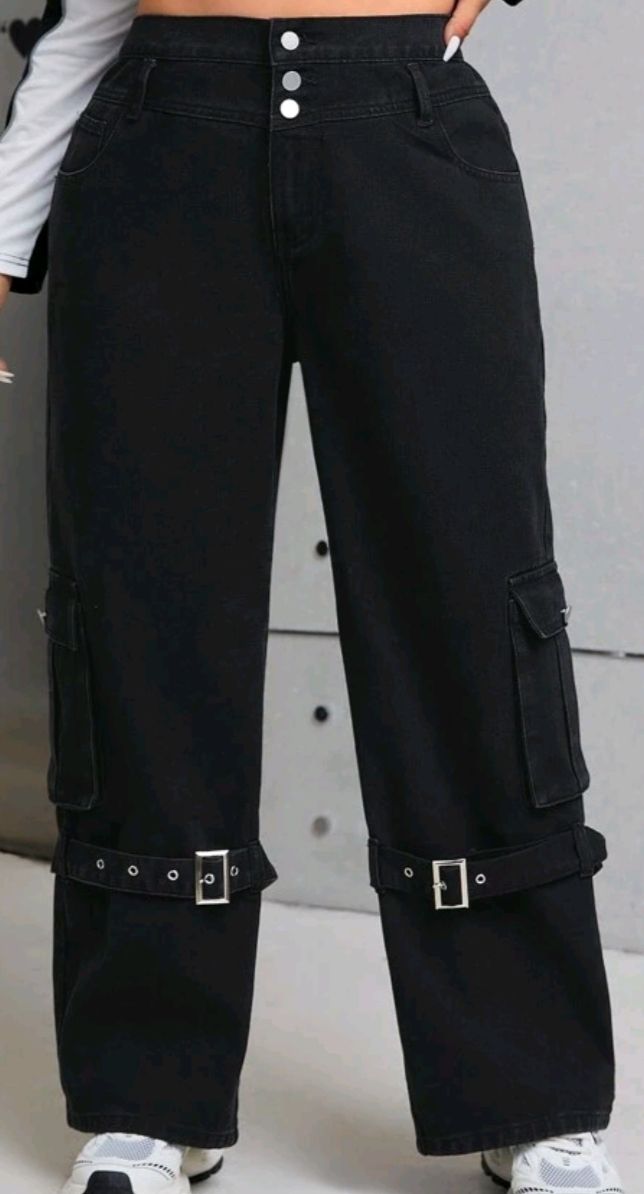 Jeans: Jeans cargo noir, taille 44 – Nuovo (secondo la descrizione) da Lausanne venduto da Cassandra11