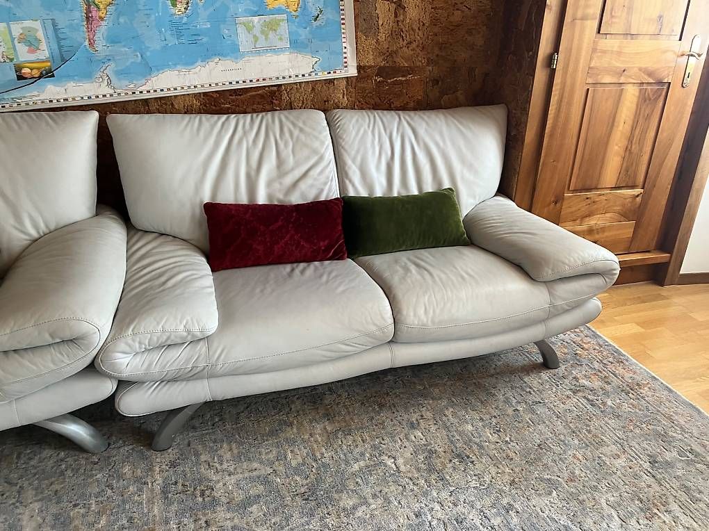 Divani: Zwei Ledersofas 200/160 – Usato da Simplon Dorf venduto da fraueulalia 1