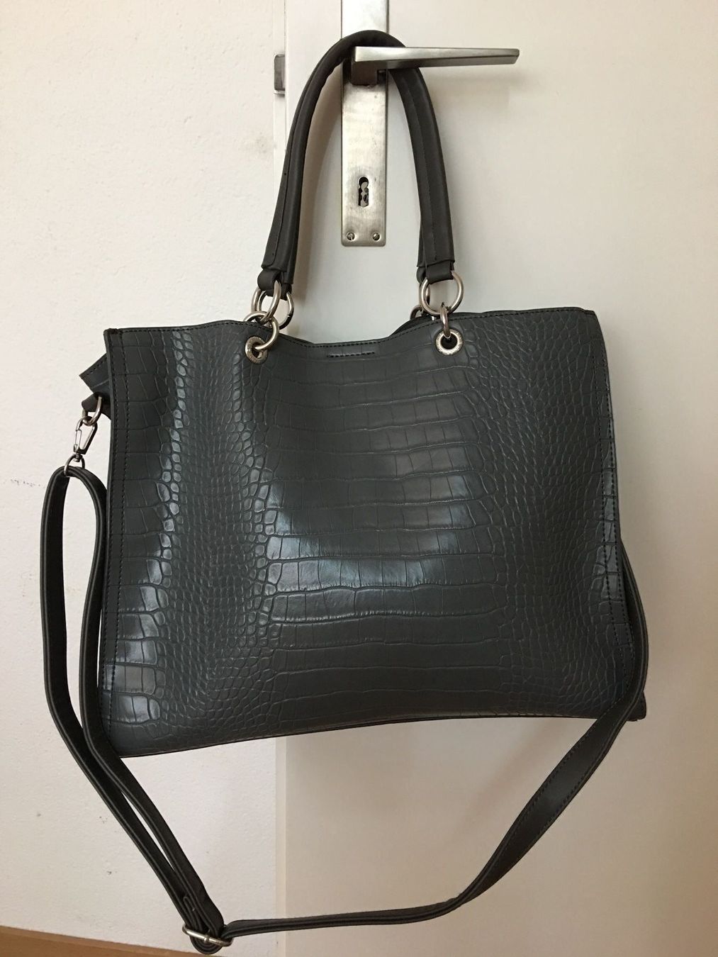 Taschen für Damen: Grosse Tasche – Gebraucht aus Biel/Bienne von philong 3
