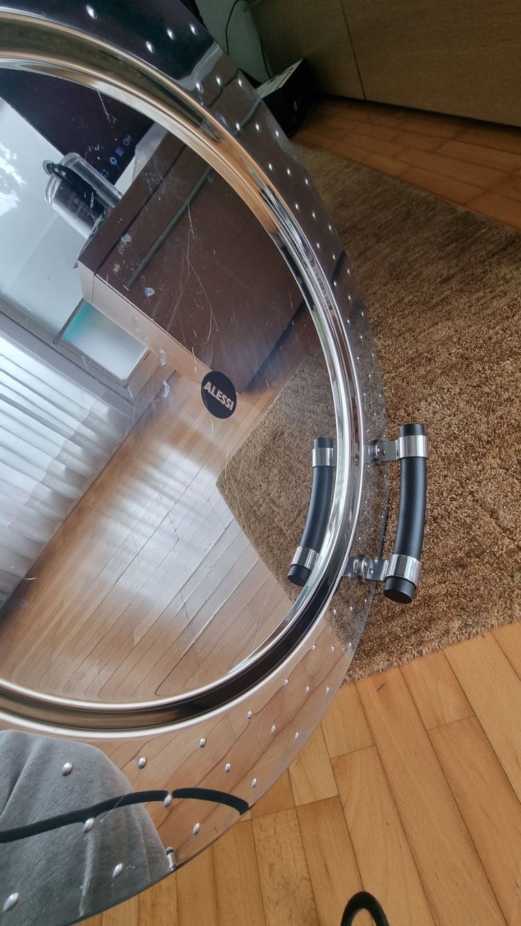 Alessi Servierplatten: Alessi Tablet mit schwarzen Griffen – Gebraucht aus Riedikon von Winter21. 3