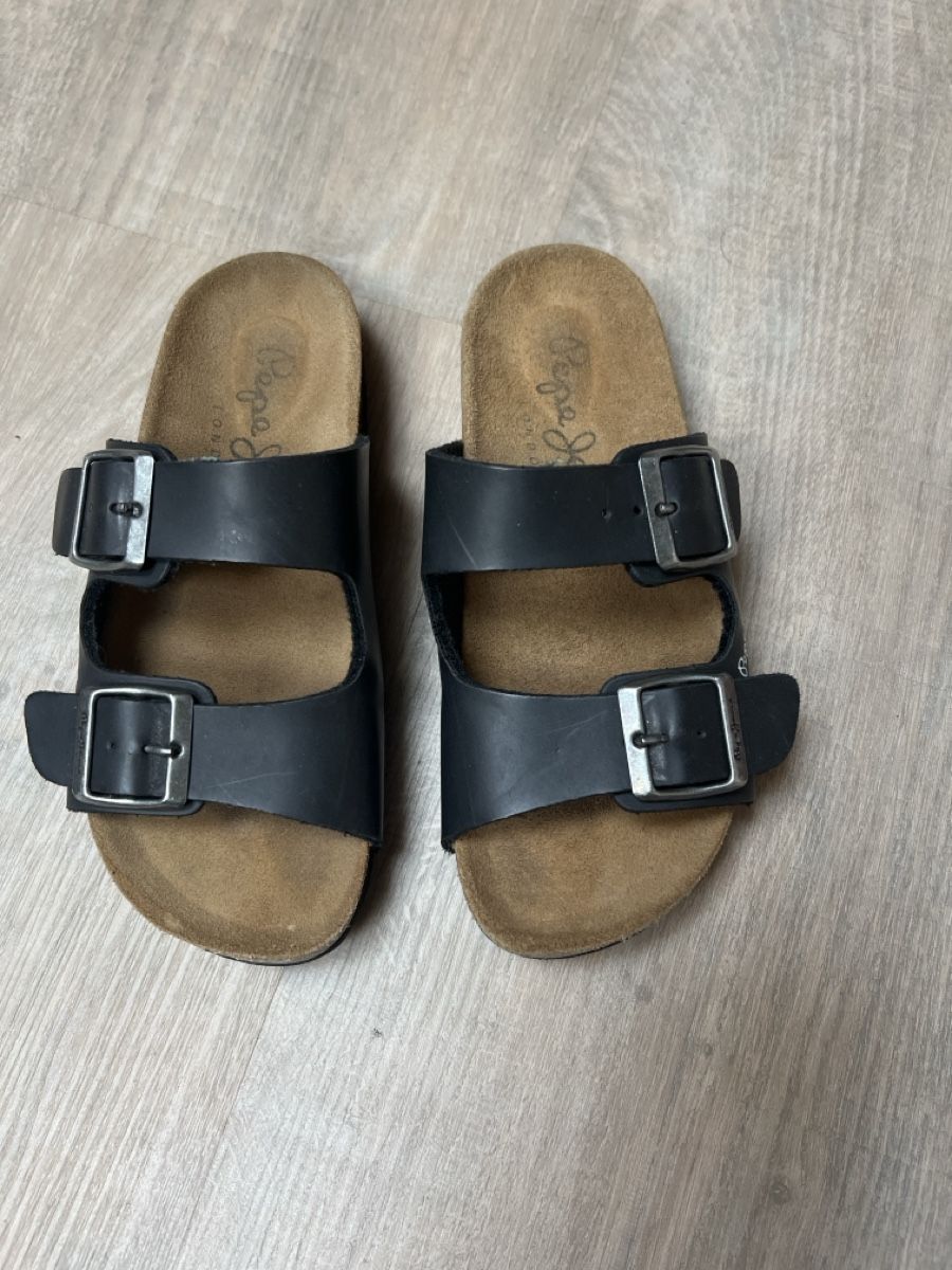 Pepe Jeans Scarpe per ragazzi: Kinder Hausschuhe 33 – Usato da Bachenbülach venduto da Dana_Ondrasik