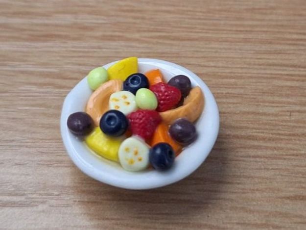 Puppenhäuser & -möbel: Fruchtsalat Schale Handgemacht, Keramik schale – Neu (gemäss Beschreibung) aus Zürich von HandmadeTinyFood