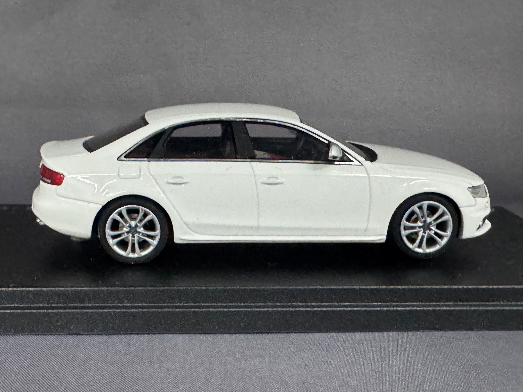 Audi Modellini d'auto: Audi S4 Limusine 1:43 – Usato da Luzern venduto da aa43modelcars-Luzern 3