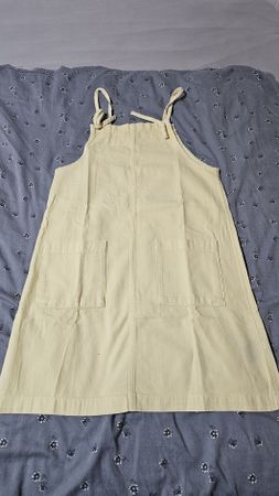 Gelbes Latzhosen Kleid
