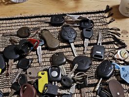 Lotto chiavi auto vecchie di diverse marche