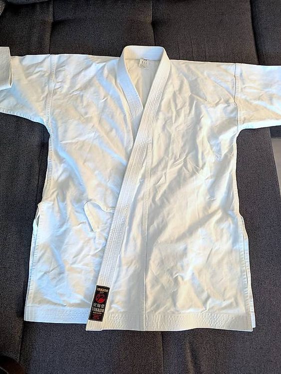 Karate Gi Tokaido Kata Yakudo TSA Grösse 5 (Gebraucht) in Vuisternens ...