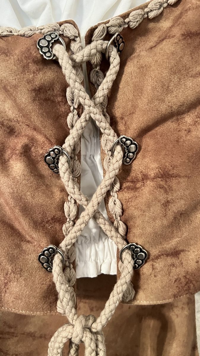 Vestiti: Exklusives Trachten-Ensemble: Woiperdinger Dirndl & Sabrina – Usato da Gachnang venduto da luc_h6x8 4